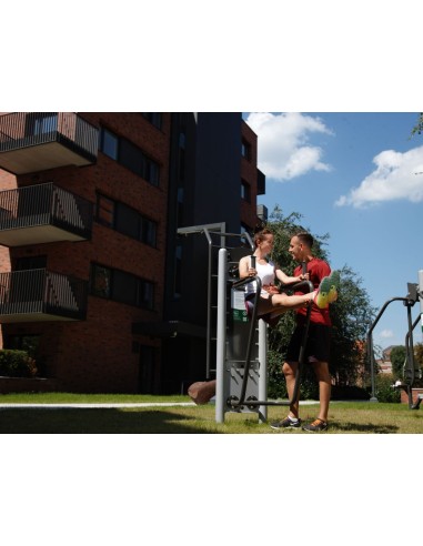 Lauko treniruokliai - Vienos kojos pakėlimas – lauko treniruoklių salė