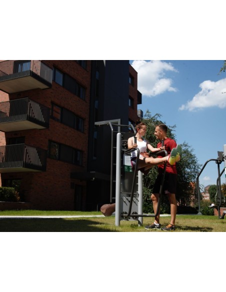 Lauko treniruokliai - Vienos kojos pakėlimas – lauko treniruoklių salė