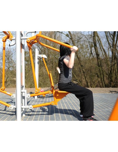 Lauko treniruokliai - Dvigubas viršutinis keltuvas – lauko treniruoklių salė