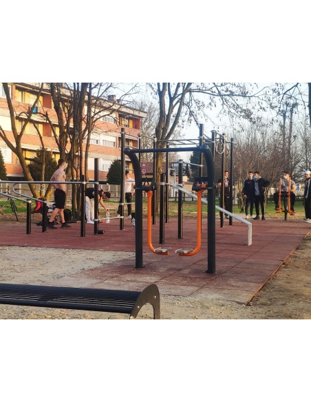 Lauko treniruokliai - Bėgikas – lauko treniruoklių salė