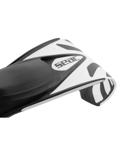 Plaukmenys basai kojai