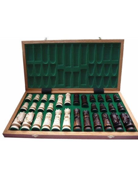 Mediniai šachmatai Castle