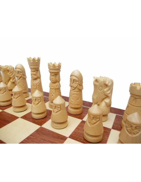 Mediniai šachmatai Castle