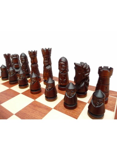 Mediniai šachmatai Castle